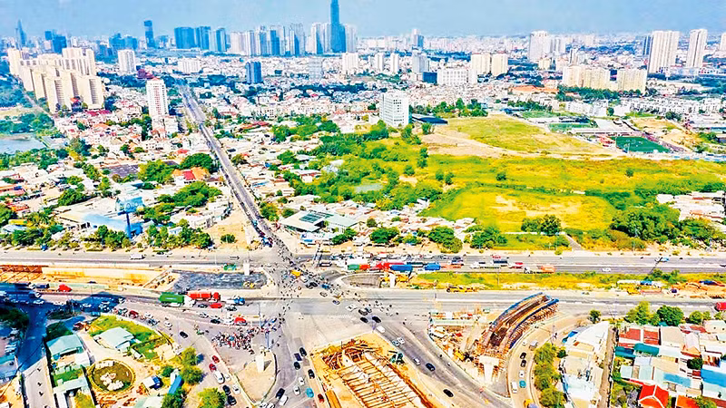 Dự án nút giao thông An Phú đang được thành phố chỉ đạo rà soát, khắc phục khó khăn, đẩy nhanh tiến độ để hoàn thành đúng kế hoạch vào cuối năm nay. 