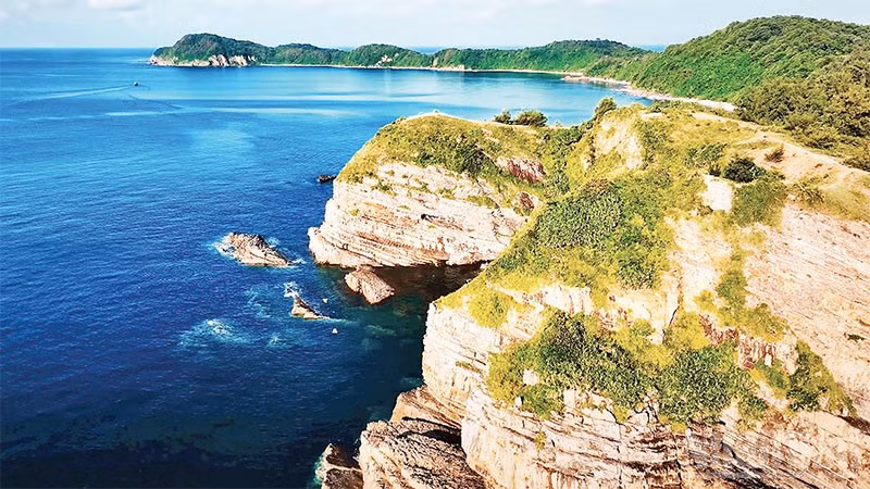 Bãi đá Móng Rồng, đặc khu Cô Tô. (Ảnh QUANG THỌ)