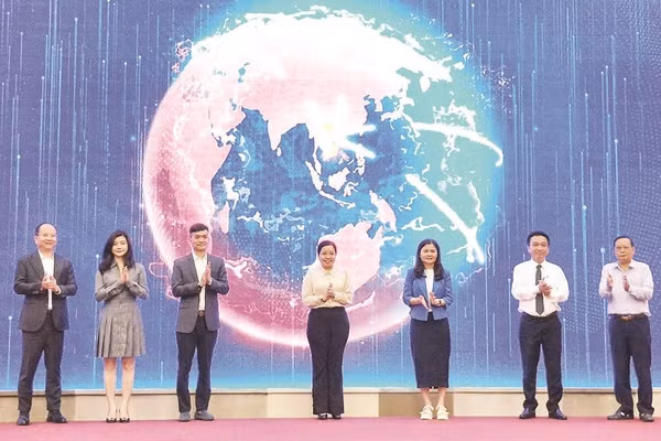 Lễ công bố chương trình hợp tác thúc đẩy xuất khẩu trực tuyến tại Đà Nẵng.