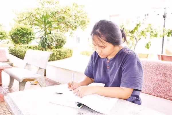 Em Katơr Thị Biển, quê xã Công Hải, tỉnh Khánh Hòa, gắn bó với Trung tâm suốt 11 năm, coi nơi đây là mái nhà thân yêu của mình.