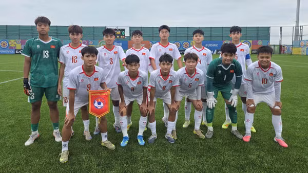 Các tuyển thủ U15 Việt Nam trước trận đấu. (Ảnh: VFF)