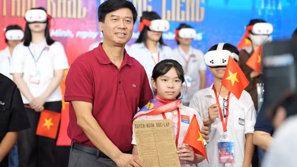 “Trở về thời khắc thiêng liêng” đưa công chúng, du khách bước vào không gian lịch sử của Quảng trường Ba Đình ngày 2/9/1945. (Ảnh: VOV)