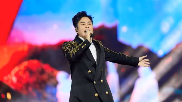 Tùng Dương là nghệ sĩ duy nhất sẽ có màn trình diễn kéo dài 10 phút trước trận chung kết lượt về ASEAN Cup 2026. (Ảnh: NVCC)