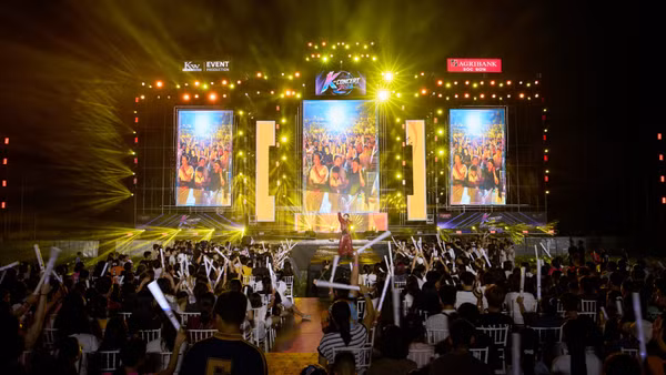 K-concert “Thanh âm giao mùa” diễn ra sôi động tại Sân vận động Sóc Sơn (Hà Nội). (Ảnh: Ban tổ chức)