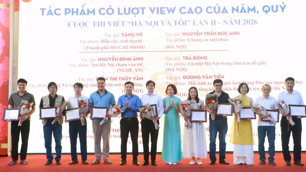 Cuộc thi viết “Hà Nội & Tôi” lần thứ II nhận được gần 300 tác phẩm dự thi thuộc nhiều thể loại. (Ảnh: ĐÌNH THẾ)