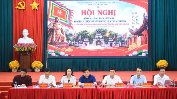 Hội nghị Báo cáo công tác chuẩn bị, tổ chức Lễ hội truyền thống Đền Trần Thương, Lễ tưởng niệm 726 năm Ngày mất của Hưng Đạo đại vương Trần Quốc Tuấn. (Ảnh: THÀNH CÔNG)