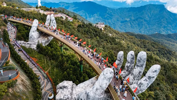 Cầu Vàng là hình ảnh được Lonely Planet sử dụng để giới thiệu về Đà Nẵng. (Ảnh: HÀ AN)