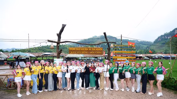 Vòng truyền hình thực tế mang đến cơ hội để các thí sinh khám phá cảnh sắc, văn hóa và kể những câu chuyện về Mộc Châu trên môi trường số. (Ảnh: TỐNG QUỐC BẰNG)
