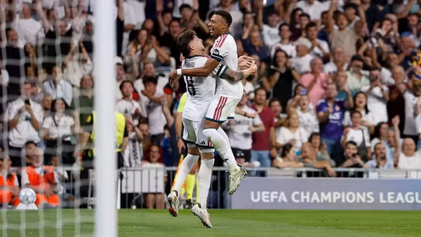 Kylian Mbappe ăn mừng bàn thắng cùng đồng đội. (Ảnh: Real Madrid)