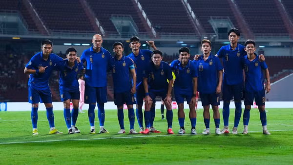 Các thành viên tuyển Thái Lan ăn mừng sau trận đấu. (Ảnh: FA Thailand)