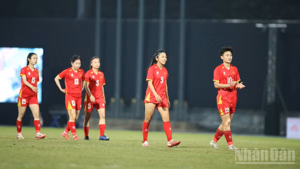 Đội tuyển nữ khép lại hành trình SEA Games 33 với Huy chương Bạc. (Ảnh: HOÀNG MINH)