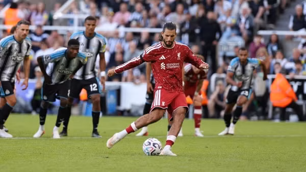 Dominik Szoboszlai mang về bàn thắng quý giá ở phút bù giờ, giúp Liverpool chia điểm với Newcastle. (Ảnh: Liverpool FC)