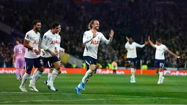 James Maddison mở tỷ số cho đội chủ nhà. (Ảnh: Tottenham Hotspur)