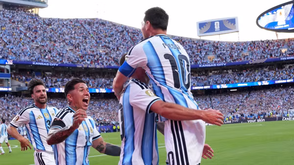 Argentina giành chiến thắng thuyết phục trước Thụy Sĩ đến tiến vào bán kết. (Ảnh: THX/TTXVN)