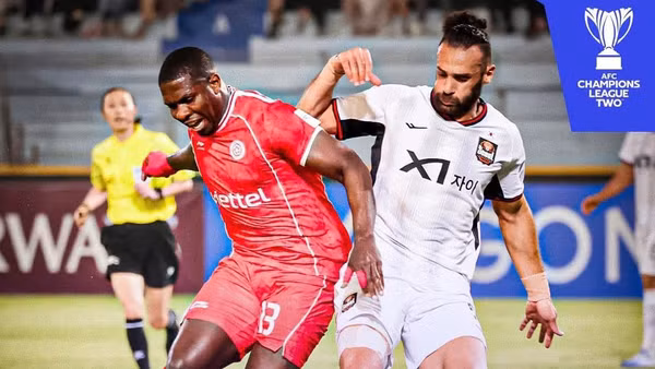 FC Seoul (áo trắng) thi đấu lấn lướt trước chủ nhà Thể Công Viettel. (Ảnh: AFC)
