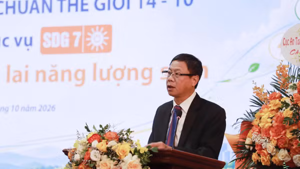 Thứ trưởng Khoa học và Công nghệ Lê Xuân Định phát biểu tại lễ kỷ niệm. (Ảnh: HÀ LINH)