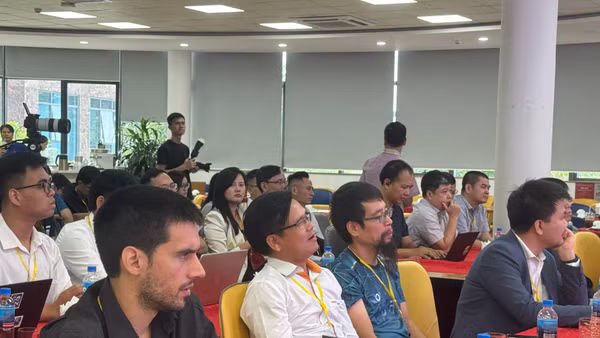 Hội thảo quy tụ các chuyên gia công nghệ, pháp lý và doanh nghiệp. (Ảnh: HÀ LINH)
