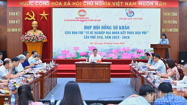 Toàn cảnh phiên họp Hội đồng Sơ khảo Giải báo chí "Vì sự nghiệp Đại đoàn kết toàn dân tộc" lần thứ XVII. (Ảnh: LINH PHAN)