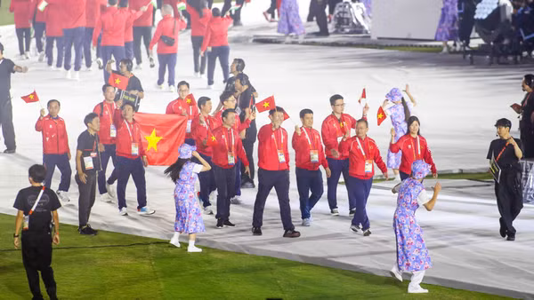 Đoàn Thể thao Việt Nam tham dự Lễ bế mạc Asian Games 2026. (Ảnh: Bùi Lượng)