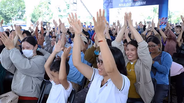 Đông đảo thanh niên công nhân và con em đến với Ngày hội.