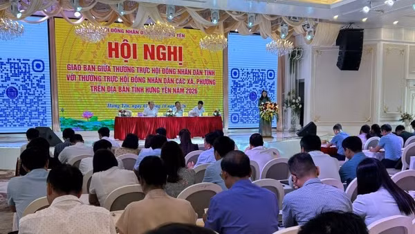 Hội nghị giao ban giữa Thường trực Hội đồng nhân dân tỉnh với Thường trực Hội đồng nhân dân 50 xã, phường khu vực phía bắc tỉnh Hưng Yên. (Ảnh Phạm Hà)
