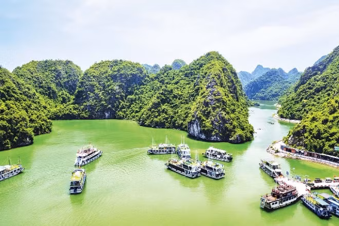 Sức hút từ danh hiệu Di sản thiên nhiên thế giới giúp du lịch Cát Bà có bước tăng trưởng lớn (Ảnh XUÂN THỦY)