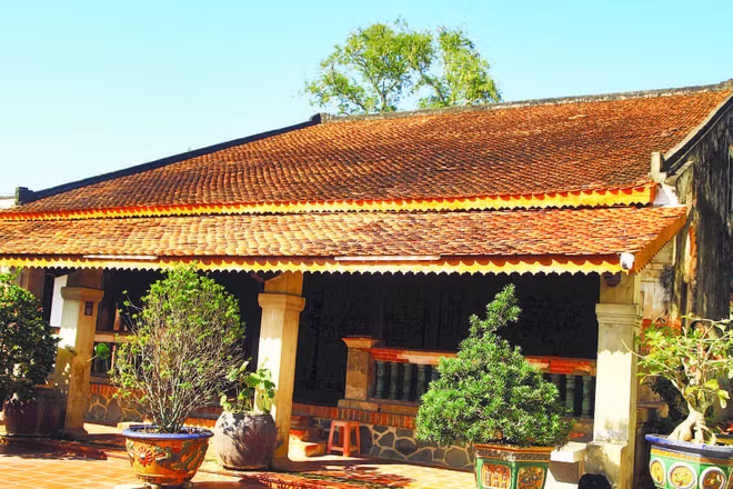 Nhà cổ Đốc Phủ sứ Nguyễn Văn Kiên tọa lạc tại số nhà 39 đường Phan Chu Trinh (phường Tân Ninh, tỉnh Tây Ninh).