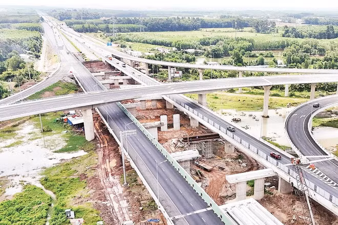 Dự án mở rộng cao tốc Thành phố Hồ Chí Minh-Long Thành đang được đẩy nhanh tiến độ sau khi thành phố Đồng Nai hoàn thành bàn giao mặt bằng. 