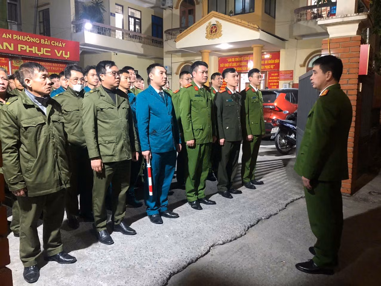 cac-luc-luong-tham-gia-bao-ve-an-ninh-trat-tu-o-co-so-ra-quan-tuan-tra-ban-dem-bao-dam-an-ninh-trat-tu.jpg