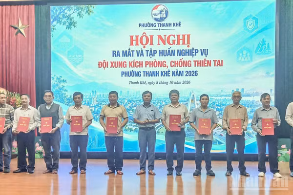 Lễ ra mắt Đội xung kích phòng, chống thiên tai phường Thanh Khê năm 2026. (Ảnh: CÔNG VINH)