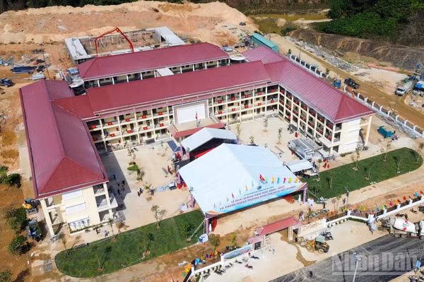 Trường phổ thông nội trú tiểu học và trung học cơ sở Tây Giang (xã Tây Giang, thành phố Đà Nẵng) chiều 4/9. (Ảnh: CÔNG VINH)