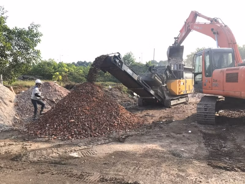 Tái chế chất thải rắn xây dựng tại khu vực nút giao Pháp Vân-Cầu Giẽ. 