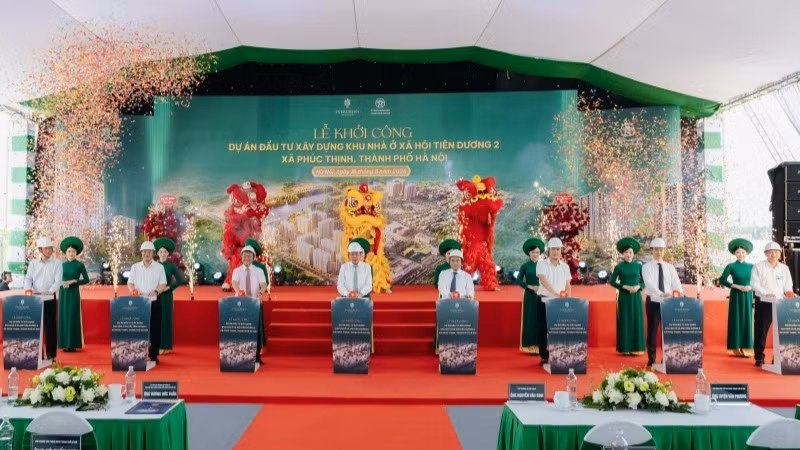 Các đại biểu khởi công dự án nhà ở xã hội Evergreen Premium. (Ảnh: Văn Cường)