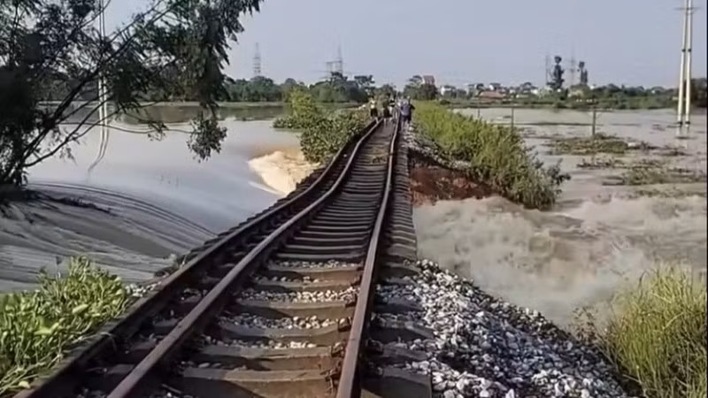 Hiện trường vụ sạt lở. (Ảnh: NGUYỄN NGỌC THAO) 