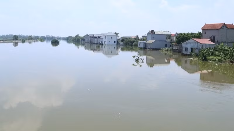 Mực nước sông Bùi vẫn ở mức cao. 