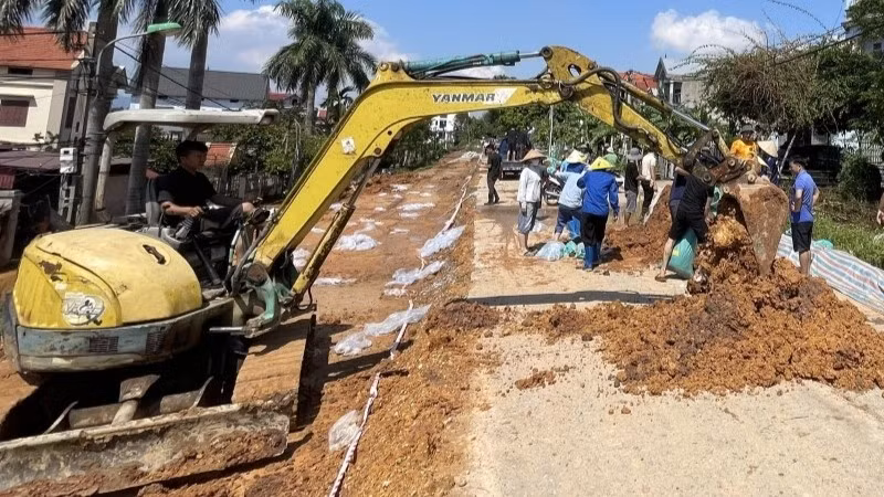 Các lực lượng tham gia hộ đê hữu Cầu. 