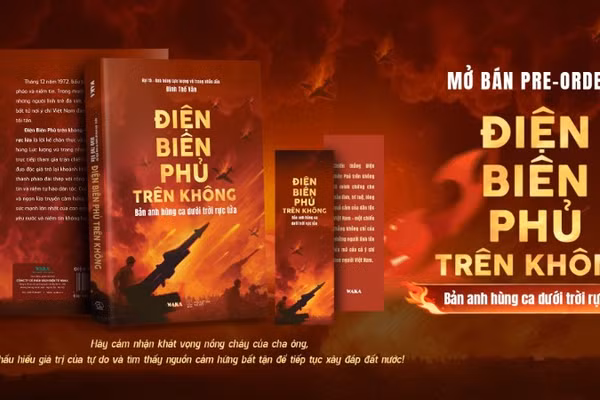 Hồi ký "Điện Biên Phủ trên không - Bản anh hùng ca dưới trời rực lửa" được giới thiệu trang trọng.