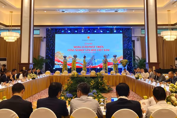Tiết mục nghệ thuật tại Lễ ra mắt Mạng lưới phát triển công nghiệp văn hóa Việt Nam. (Ảnh: HIỀN TÂM)