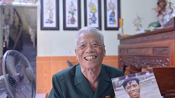 Cựu chiến binh Nguyễn Hữu Cử kể về nụ cười chiến thắng trưa 30/4/1975, tại Dinh Độc Lập.