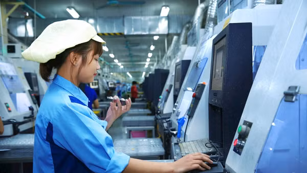 Nhu cầu nhập nguyên liệu, thiết bị tăng mạnh phục vụ sản xuất và xuất khẩu là minh chứng rõ nét về niềm tin của cộng đồng doanh nghiệp đối với một nền sản xuất bền vững.