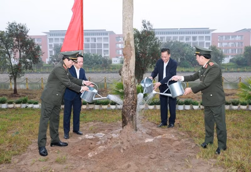 26-2-bo-truong-cong-an-6.jpg