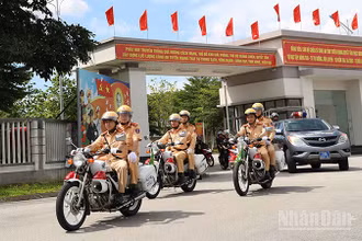 Công an tỉnh Tuyên Quang ra quân biểu dương lực lượng.