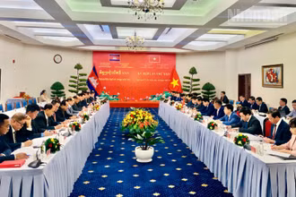 Quang cảnh kỳ họp giữa Ủy ban Chuyên trách hai nước Việt Nam-Campuchia.