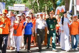 Nguyên lãnh đạo Đảng, Nhà nước đi bộ đồng hành vì nạn nhân da cam/dioxin. (Ảnh: CTV)