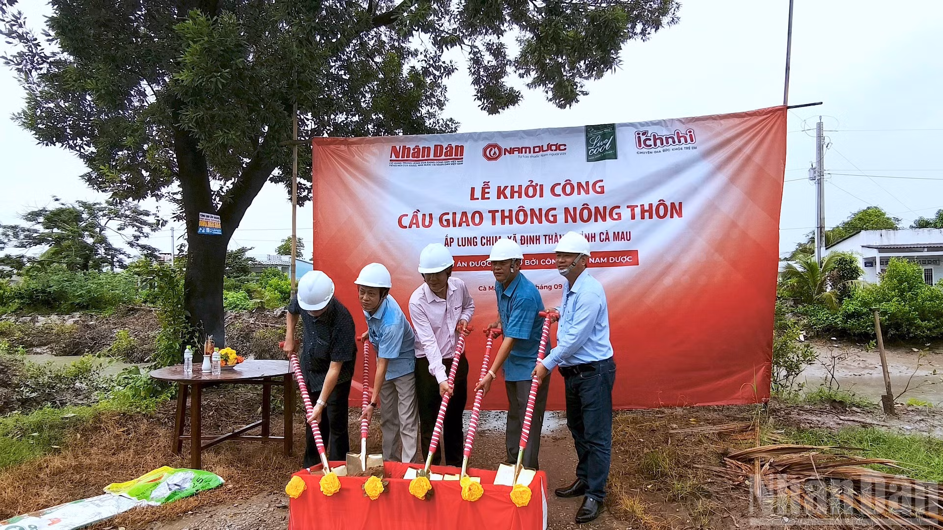 Nghi thức khởi công cầu Ba Lý tại ấp Lung Chim, xã Định Thành, tỉnh Cà Mau vào sáng 26/9.