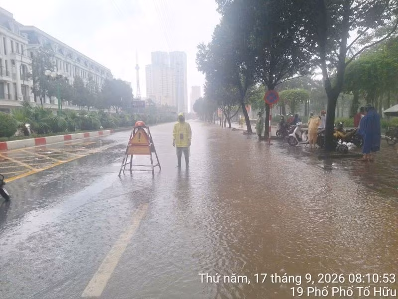 19-to-huu-8h10-nuoc-bat-dau-rut.jpg