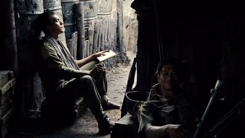 Cảnh trong phim "Mưa đỏ". (Ảnh: Galaxy Studio)