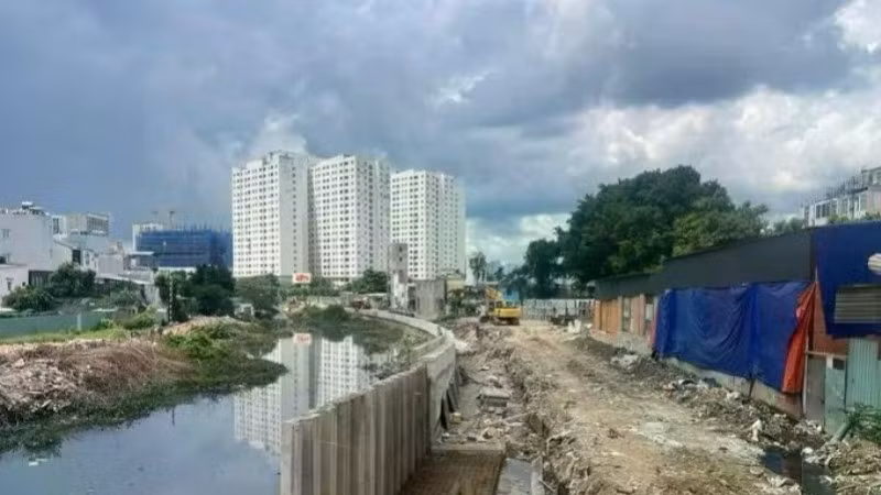 Chủ động tháo gỡ từng điểm nghẽn để đẩy nhanh bồi thường, giải phóng mặt bằng. (Ảnh: QUỐC HÙNG)