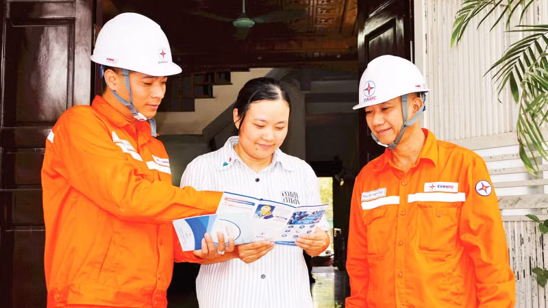 Tăng cường tuyên truyền về sử dụng điện tiết kiệm, hiệu quả cho người dân.