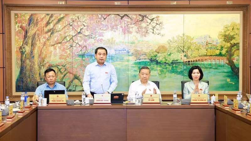 Tổng Bí thư, Chủ tịch nước Tô Lâm tham dự phiên thảo luận của Đoàn đại biểu Quốc hội thành phố Hà Nội tại tổ ngày 26/10. Đồng chí Trần Đức Thắng, Ủy viên Bộ Chính trị, Bí thư Thành ủy, Trưởng đoàn đại biểu Quốc hội thành phố Hà Nội chủ trì, điều hành phiên thảo luận. (Ảnh: VĂN TUYẾN)